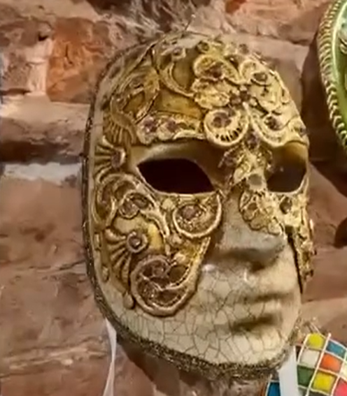 Zbuloni Magjinë e Shkodrës: Shtëpia e Maskës Ikonike "Eyes Wide Shut"